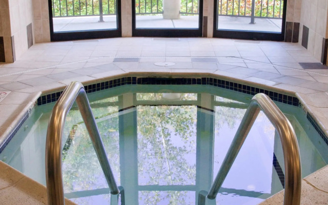 Courtyard by Marriott Woburn/Boston North