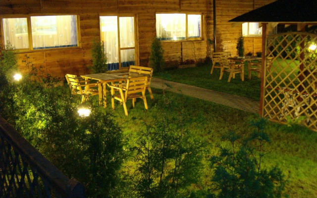 Hotel Daisy Budget