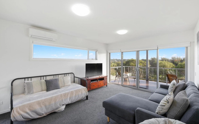 Saltwater Breeze Retreat