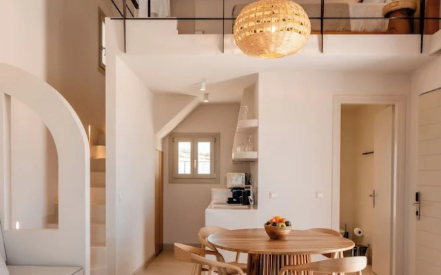 Halo Santorini- Living Experience