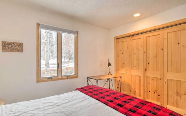 Charming Vail Condo w/ Patio & Mountain Views