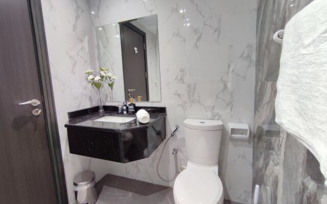 SuperHost - Elite Studio With Balcony Overlooking the Canal