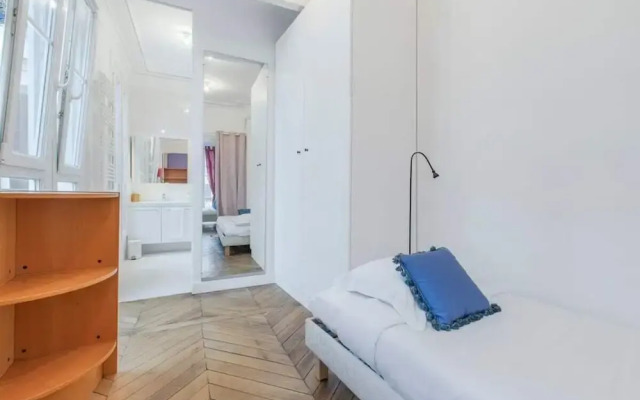 Charming Apartment With Balcony - 5 min Republique