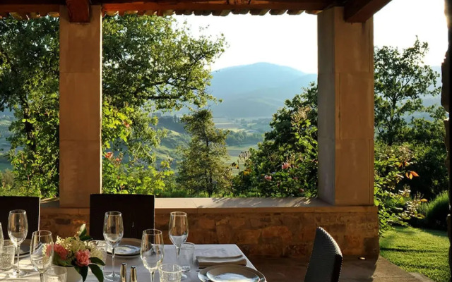 Apartment in Tuscany With Pool & Golf Access