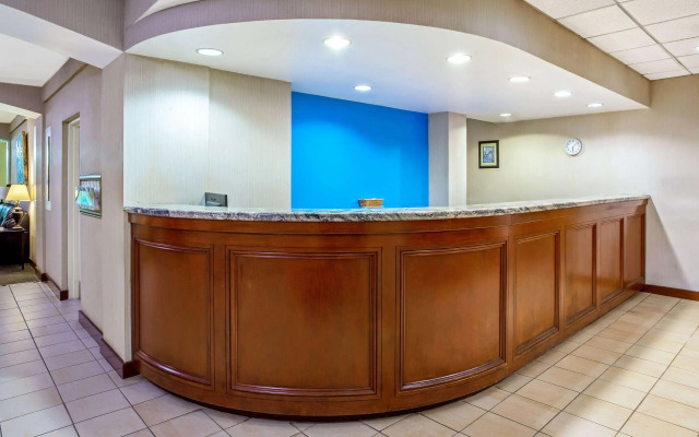 La Quinta Inn & Suites by Wyndham Stamford / New York City