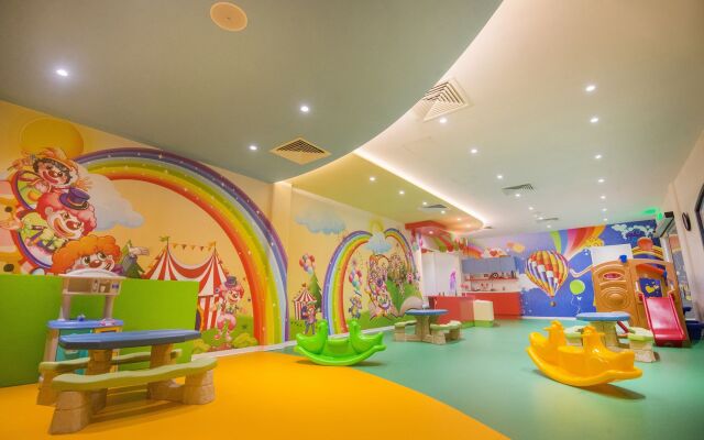 Adams Beach Hotel & Spa