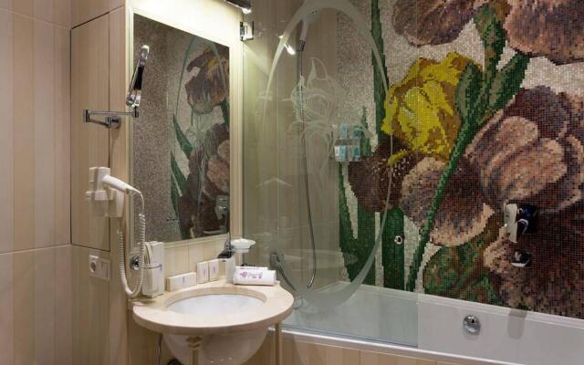 Iris Art Hotel