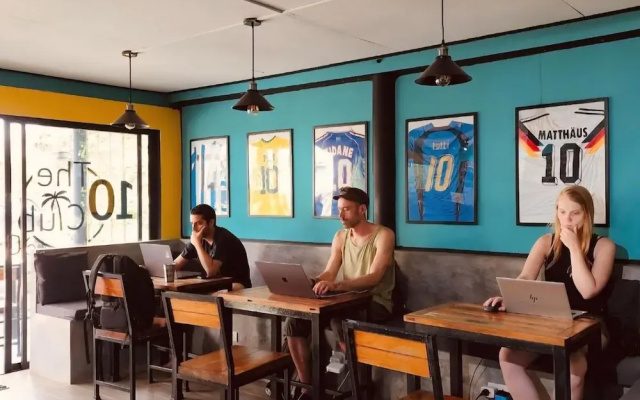 The 10 club hostel