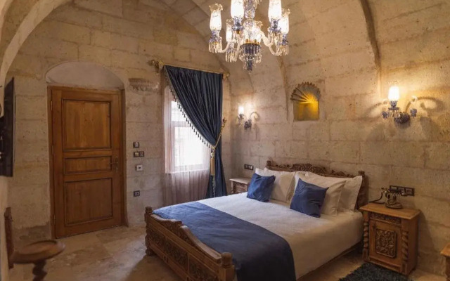 Solo Cave Suites