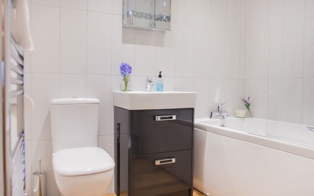 Henge House - Bluestone Apartment