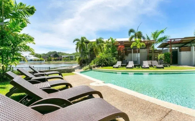 Blue Lagoon Lakeside Studio