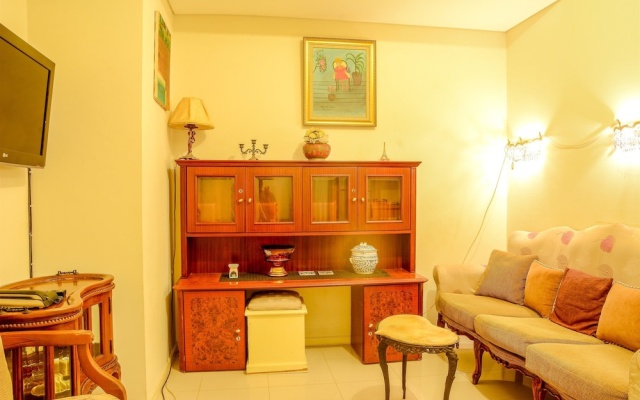 1 Vintage Bedroom at Cosmo Terrace Apartment by Travelio – Guest Rooms – Jakarta