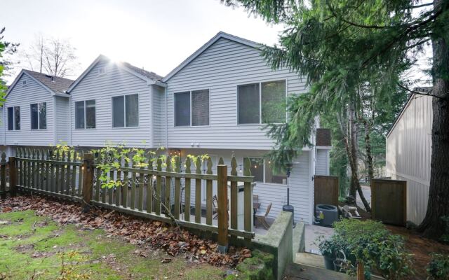 Lake Oswego Home w/ Deck 9 Mi to Downtown Portland
