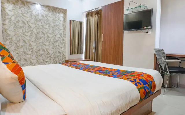 Fabhotel Emersion Residency