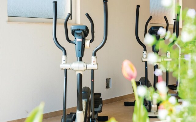 Stunning Home in Brodarica With Jacuzzi, Wifi and 4 Bedrooms