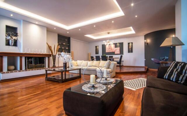 Akrata's Elegant Luxury Suite