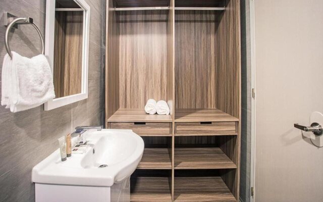 Oyo 208 Anika Suites