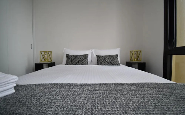 Deluxe Melbourne Empire Apartment