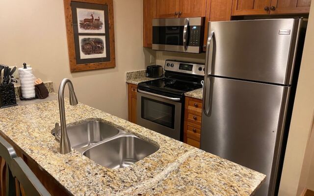 2296 Red Hawk Lodge 2 Bedroom Condo by RedAwning