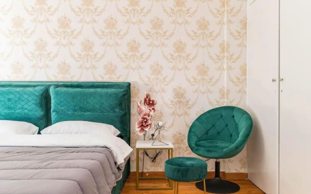 New Huge 5bdr/2bath Apt(+Netflix)/1min Toacropolis