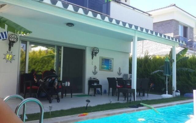 Ozel Havuzlu Luks Villa