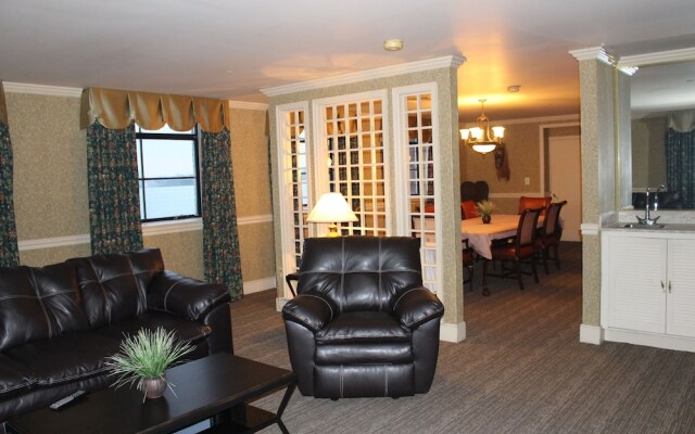 Roberts Riverwalk Urban Resort Hotel