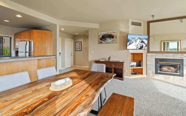 Riverview Retreat Picturesque 2 BDR in Resort!