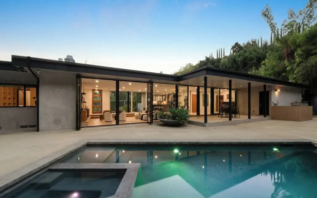 Valea Estate - Secluded Beverly Hills Retreat 1-acre Oasis