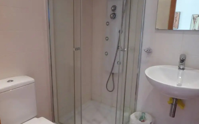 Beautiful 2 Bedroom 2 Bathroom Apartment With Pool