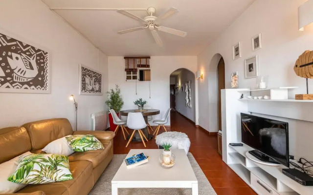 Sea View Central Town 2 Bedroom Apartment