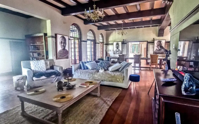 19 Glenhof Road House