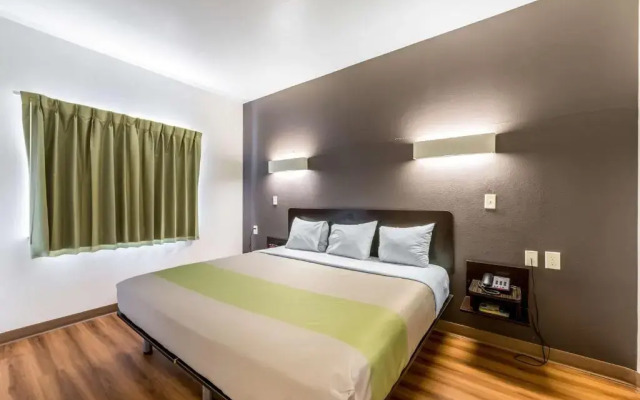 Super 8 by Wyndham Kenedy