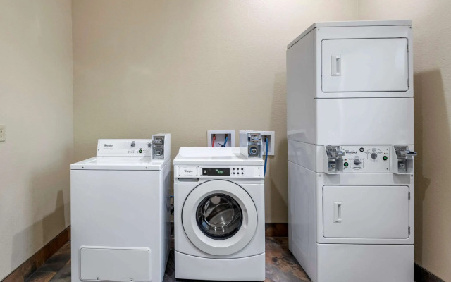 Comfort Suites University