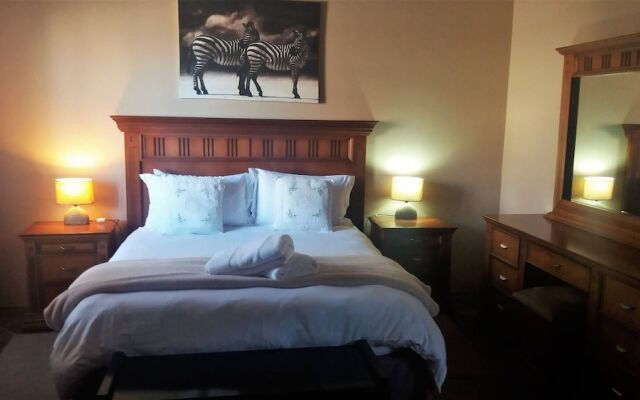 Room for 6 - Amarachi Guesthouse in Swakopmund Namibia Near Beach and Malls!