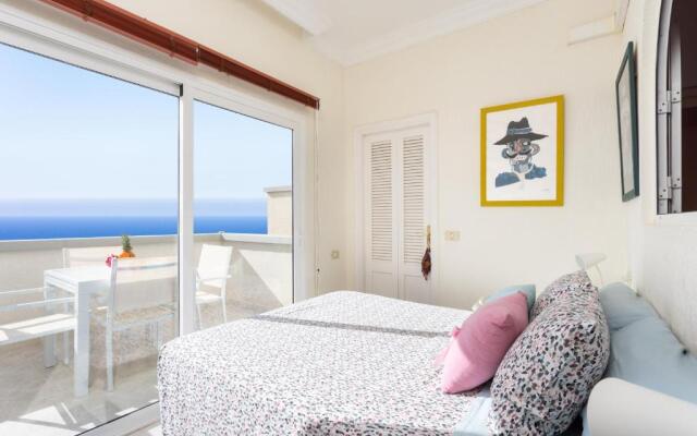 Home2Book Beach Front Las Gaviotas