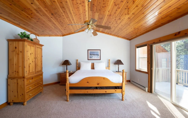 Skidder Trail Family Lodge 4 Bedroom Home by RedAwning