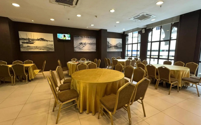 Grand Puteri Hotel