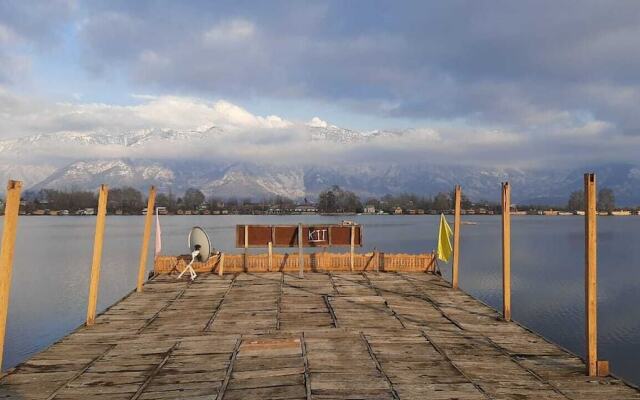 New kolohai Group of Houseboats