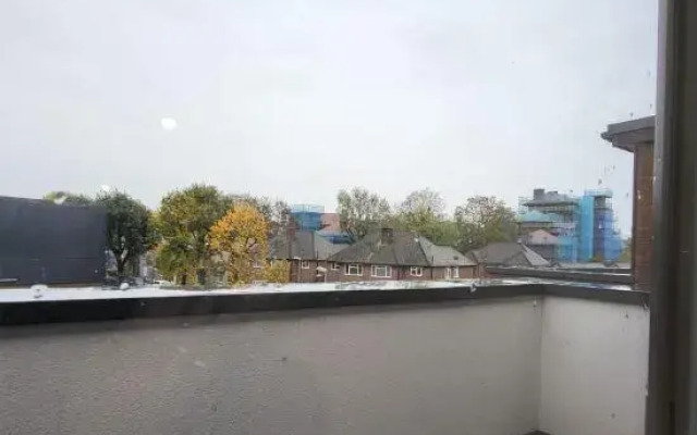 Hybrid Resi - Mitcham Close to Tooting and Wimbledon