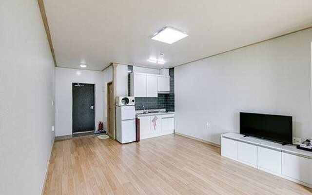 Kkeomeokda-ri Pension