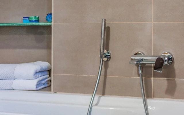 Easy Welcome Aglaia Luxury Lake View Apartment