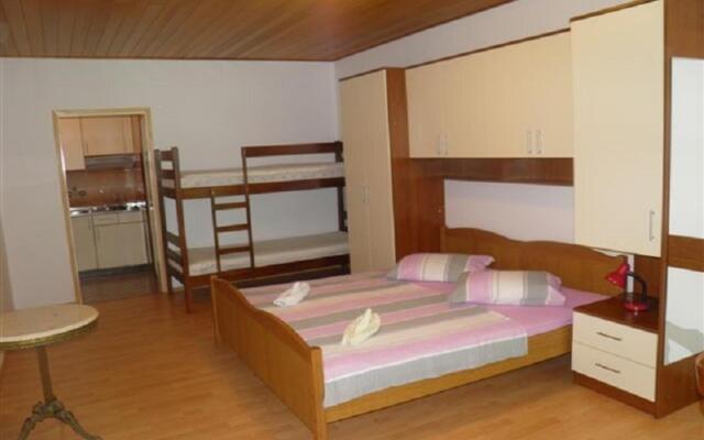 Vese - 200 m from beach - SA3(2+1)