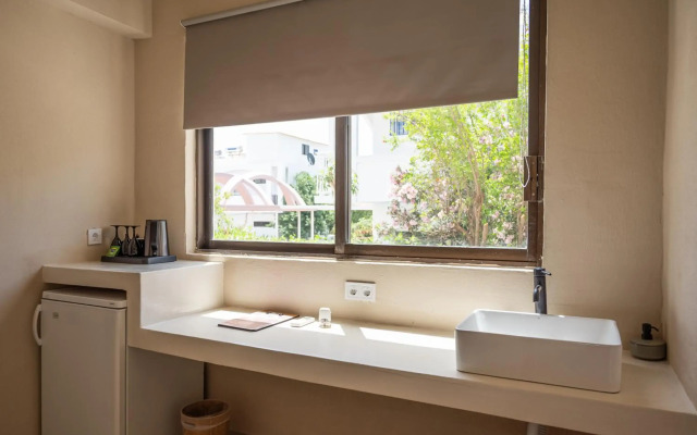 Atma Beach Rooms & Suites