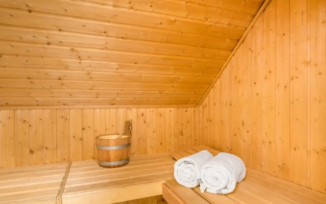 Luxurious Villa With Hot Tub and Sauna