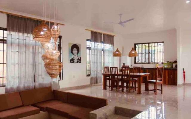 La Luna Villa -Spacious villa near beach