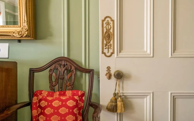 The Grand Old Boy - Marylebone - by Frankie Says