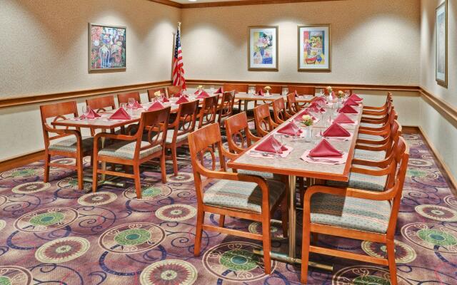 Holiday Inn University of Memphis All Suite by IHG