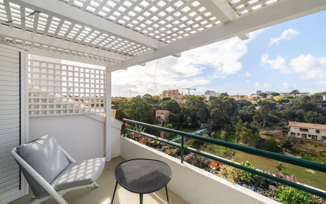 Stylish Sunny Penthouse Near Cascais Center & Greenspace