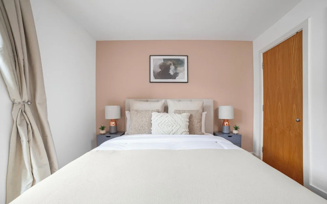 The Canary Wharf Flat