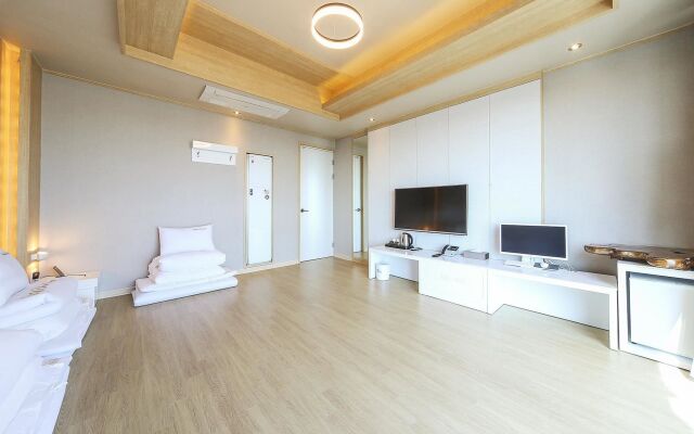 Hotel the One Yeosu